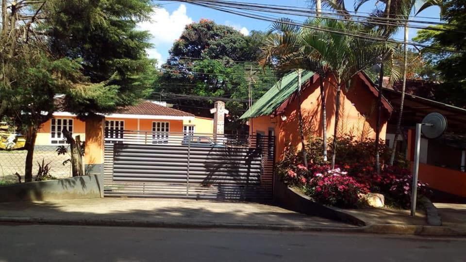Atibaia Chales Encantador 1, 2 E 3 Luaran gambar